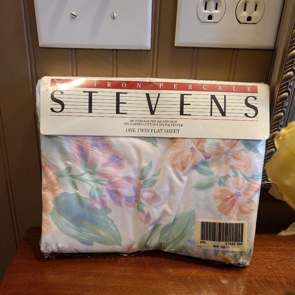 NEW NIP NIB Stevens Twin Flat Sheet Floral